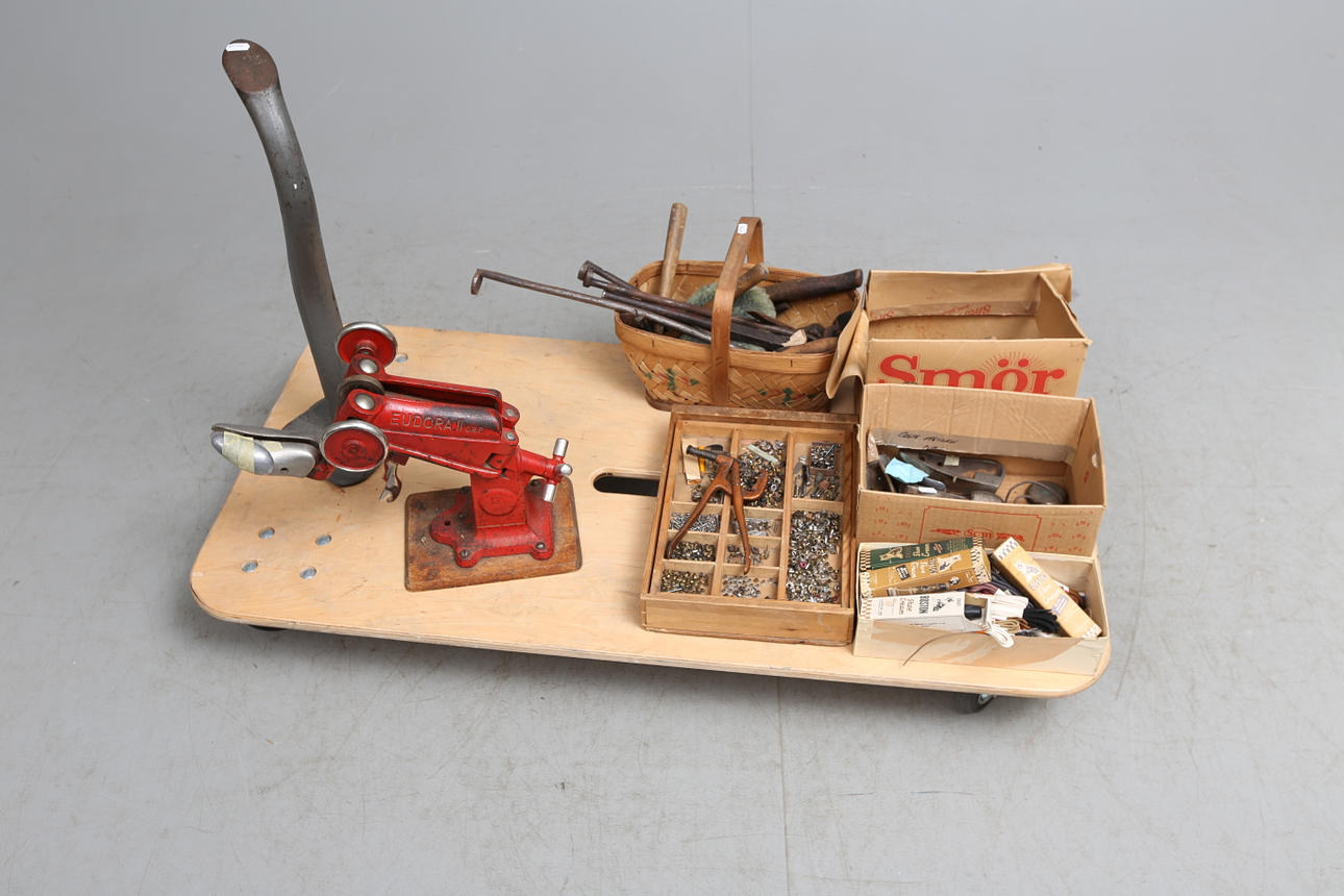 SKOMAKARMASKINER och tillbehör, 1900-talets mitt.