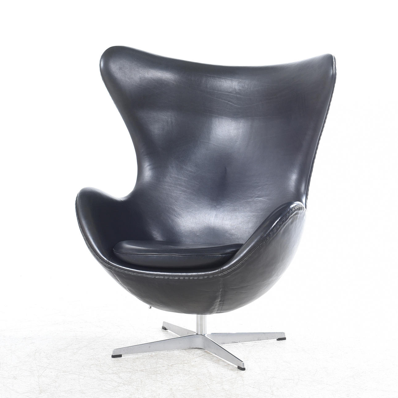 ARNE JACOBSEN, nojatuoli Muna, 2007.