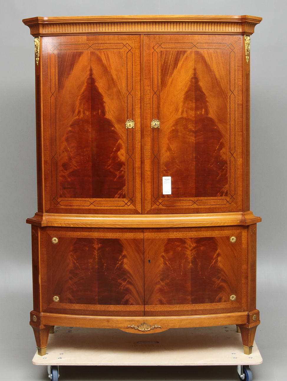 SKÅP, gustaviansk stil, 1900-tal.