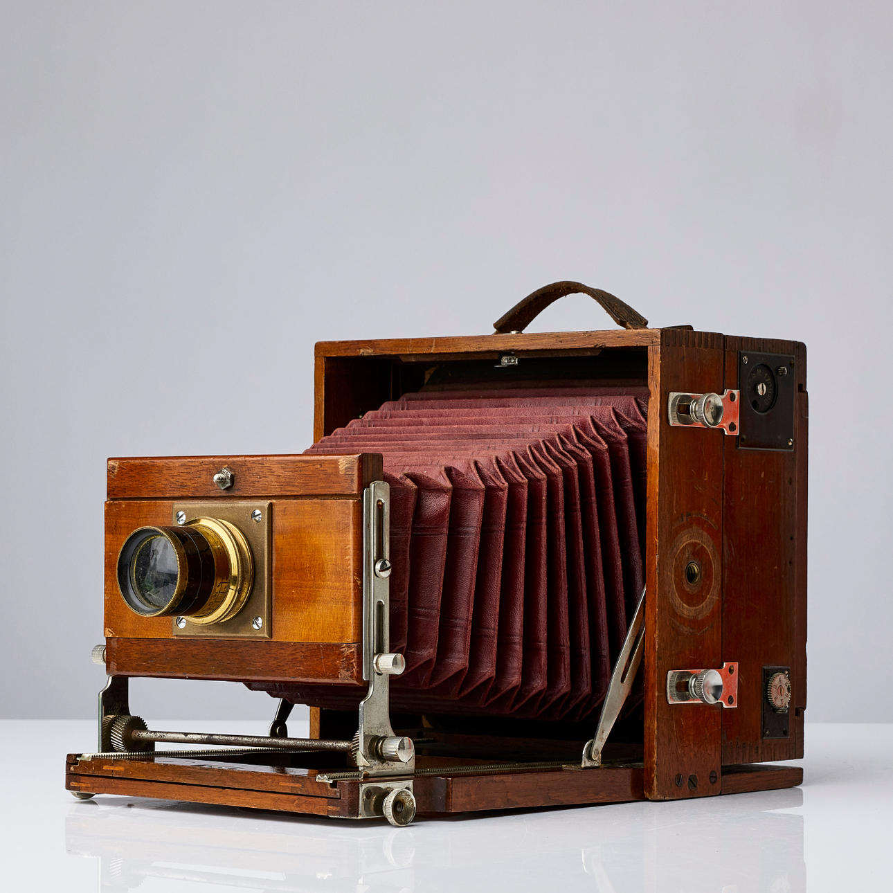 FIELD CAMERA, bellows camera, probably late 19th century.