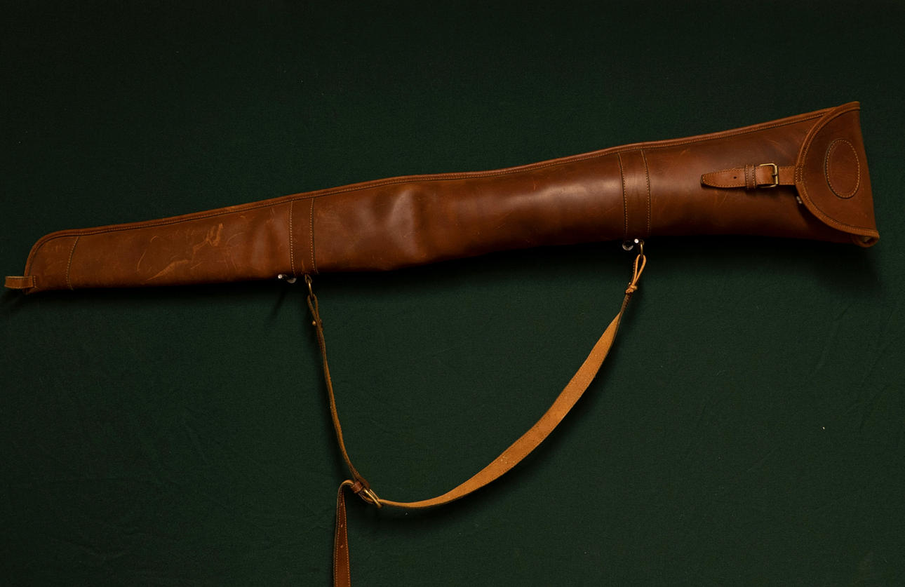 ALEXANDRE MAREUIL. GUN SLIP, läder sent 1900-tal.