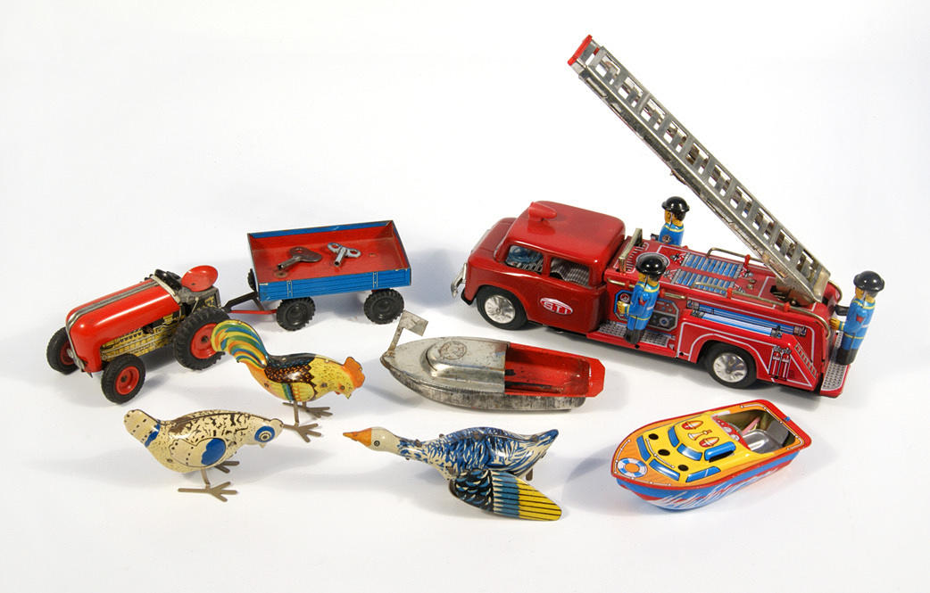 KOVOLUT TENN LEKSAKER. 2:a 1900-talets första hälft.