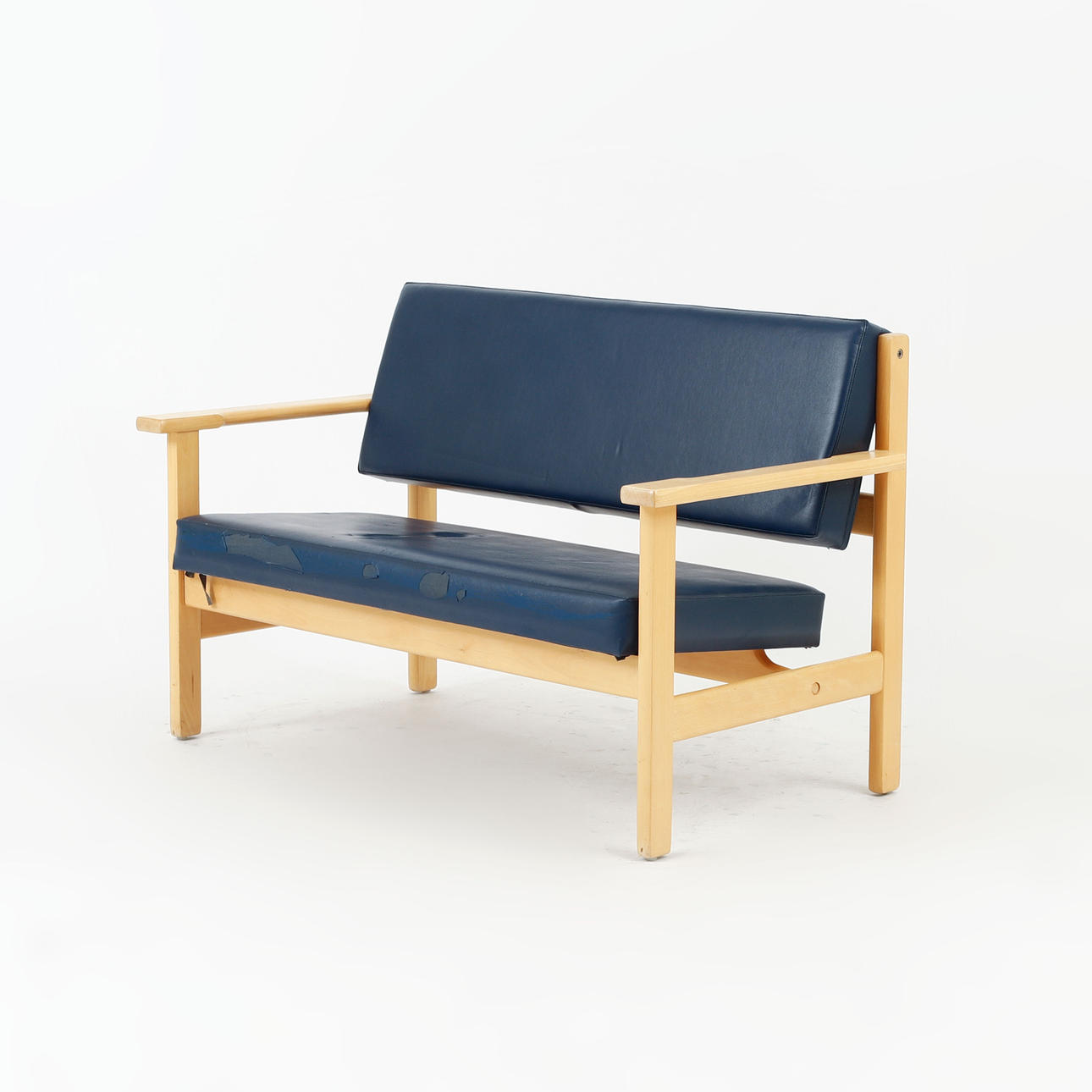HANS J. WEGNER. Sohva GE 215/2, Getama.