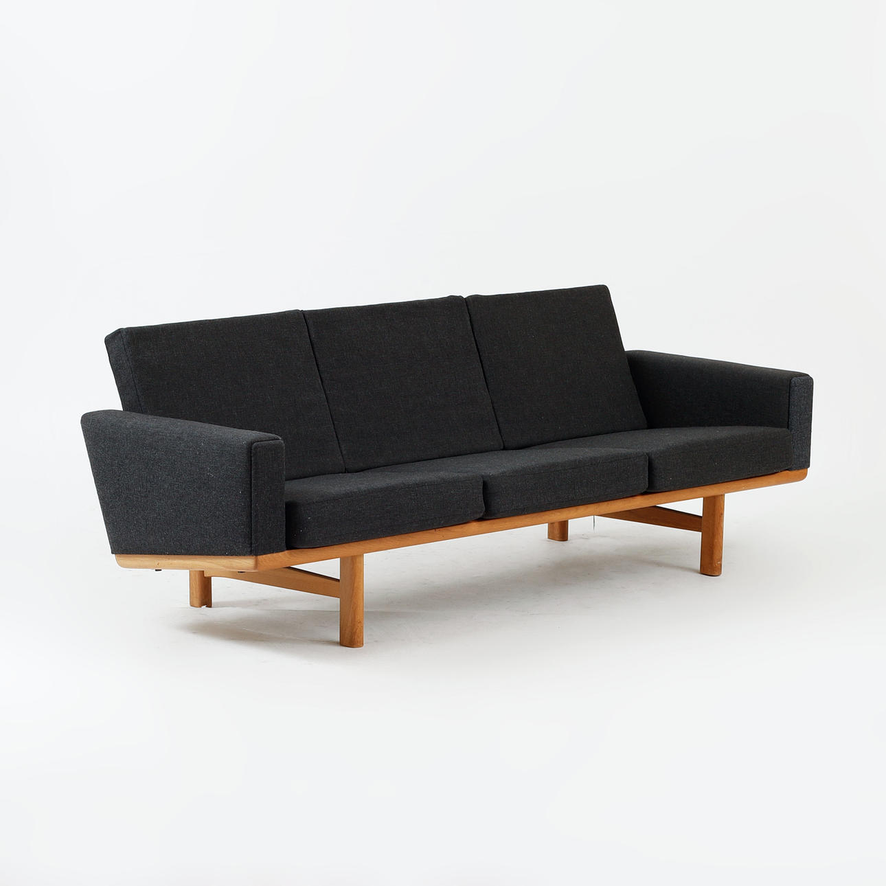 HANS J WEGNER. SOFA, GE236/3, Getama.