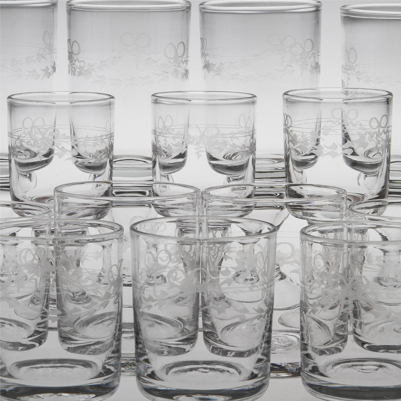 GLASSERVISDELAR, 35 delar. Reijmyre.