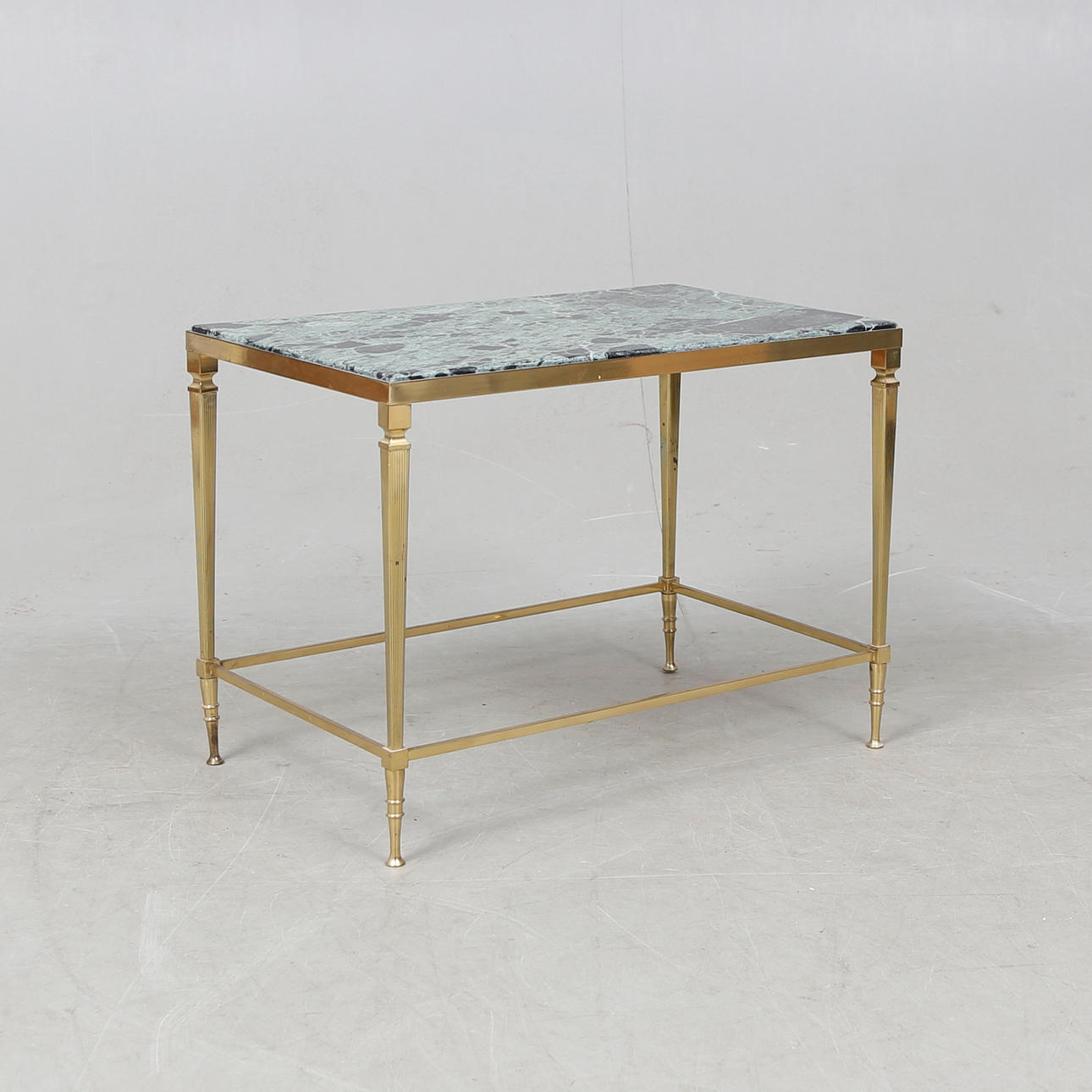 LAMPEBORD, gustaviansk stil.