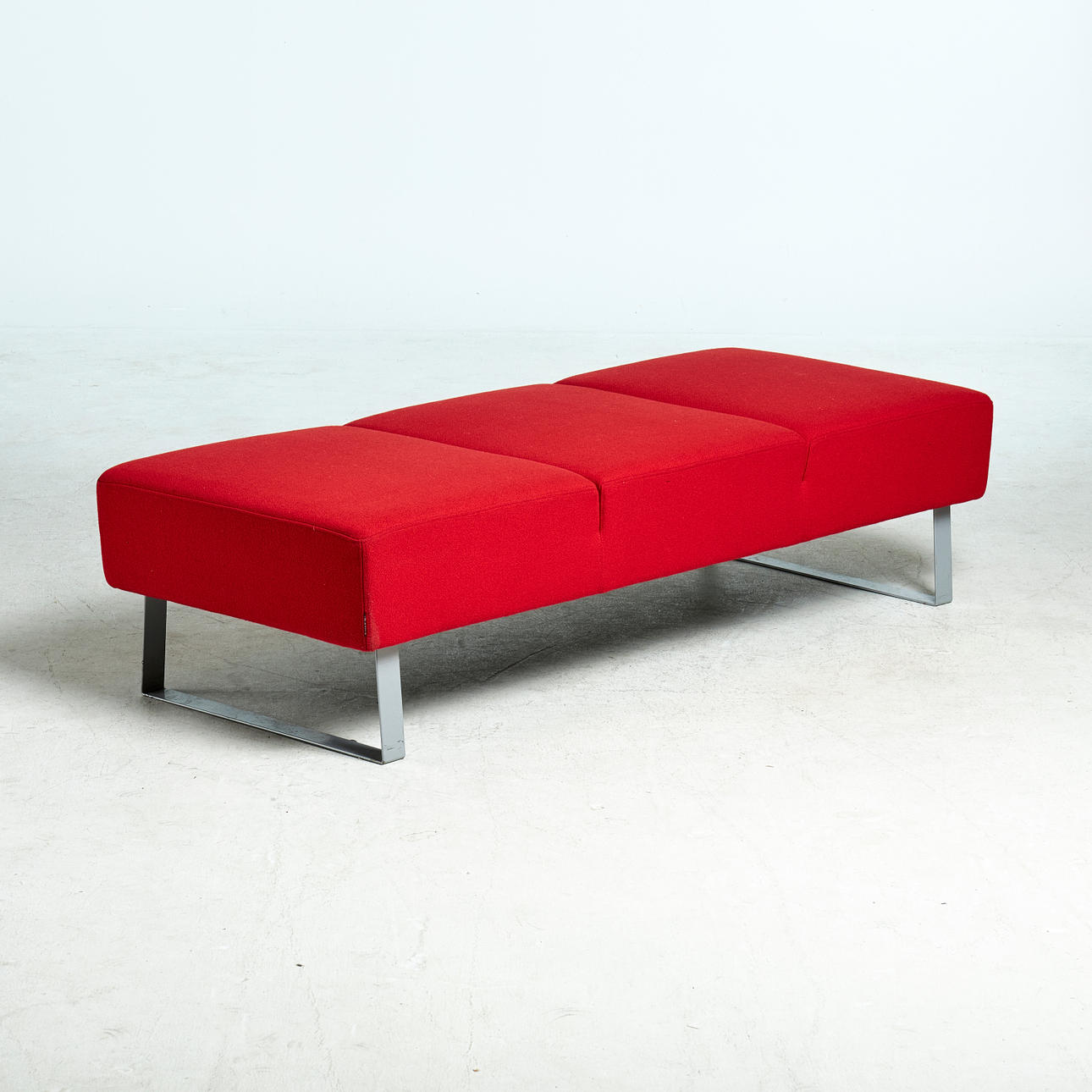 OFFECCT, "Bail", bänk, 3-sits, samtida, ulltextil.