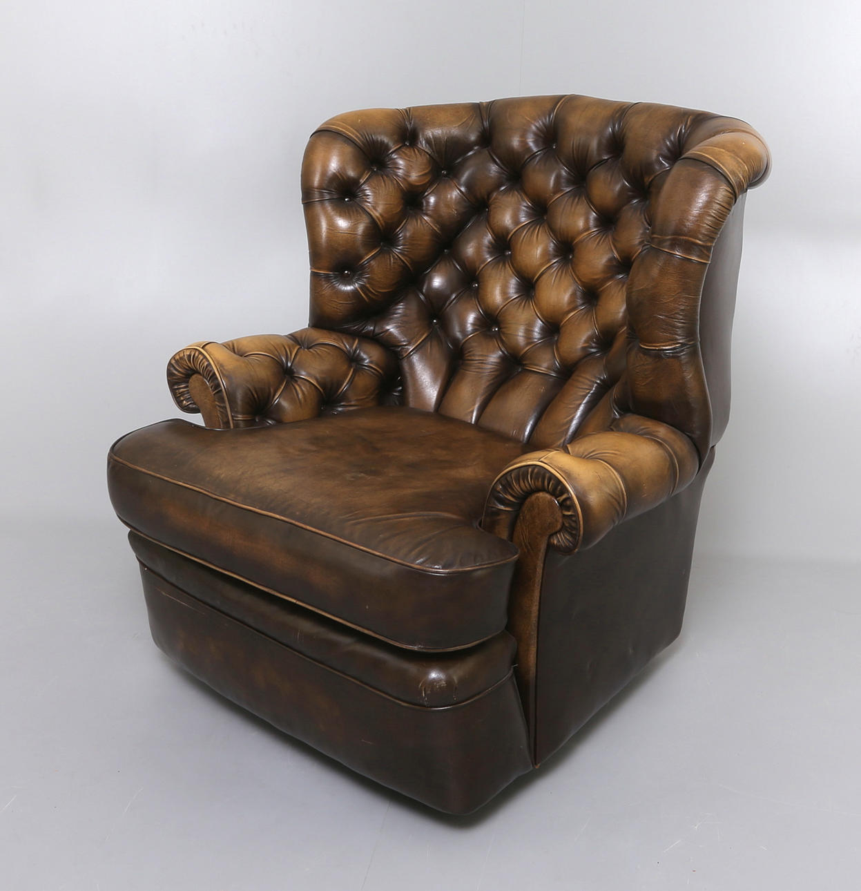 FÅTÖLJ, Skinn, Chesterfieldmodell, Wade Upholstery, England.