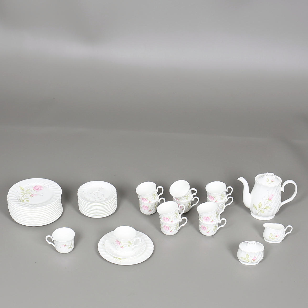 KAFFESERVIS. 39 delar. Rosa Florantes, Yamaka, Japan.