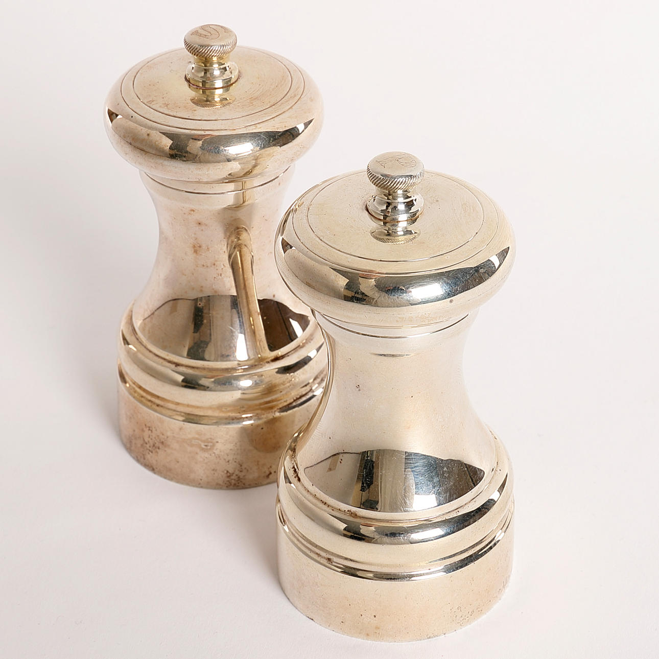 SALT- OCH PEPPARKVARN, silver, stämplade London.