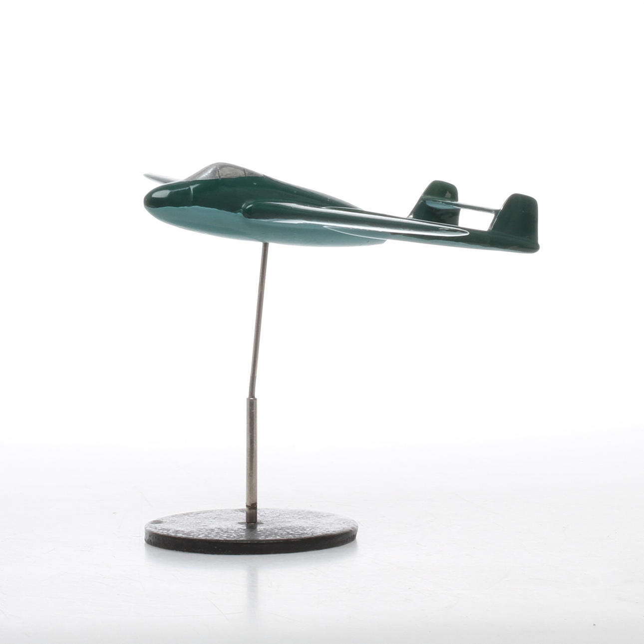 MODELLFLYGPLAN DH VAMPIRE J28. METALL . 1900-tal.