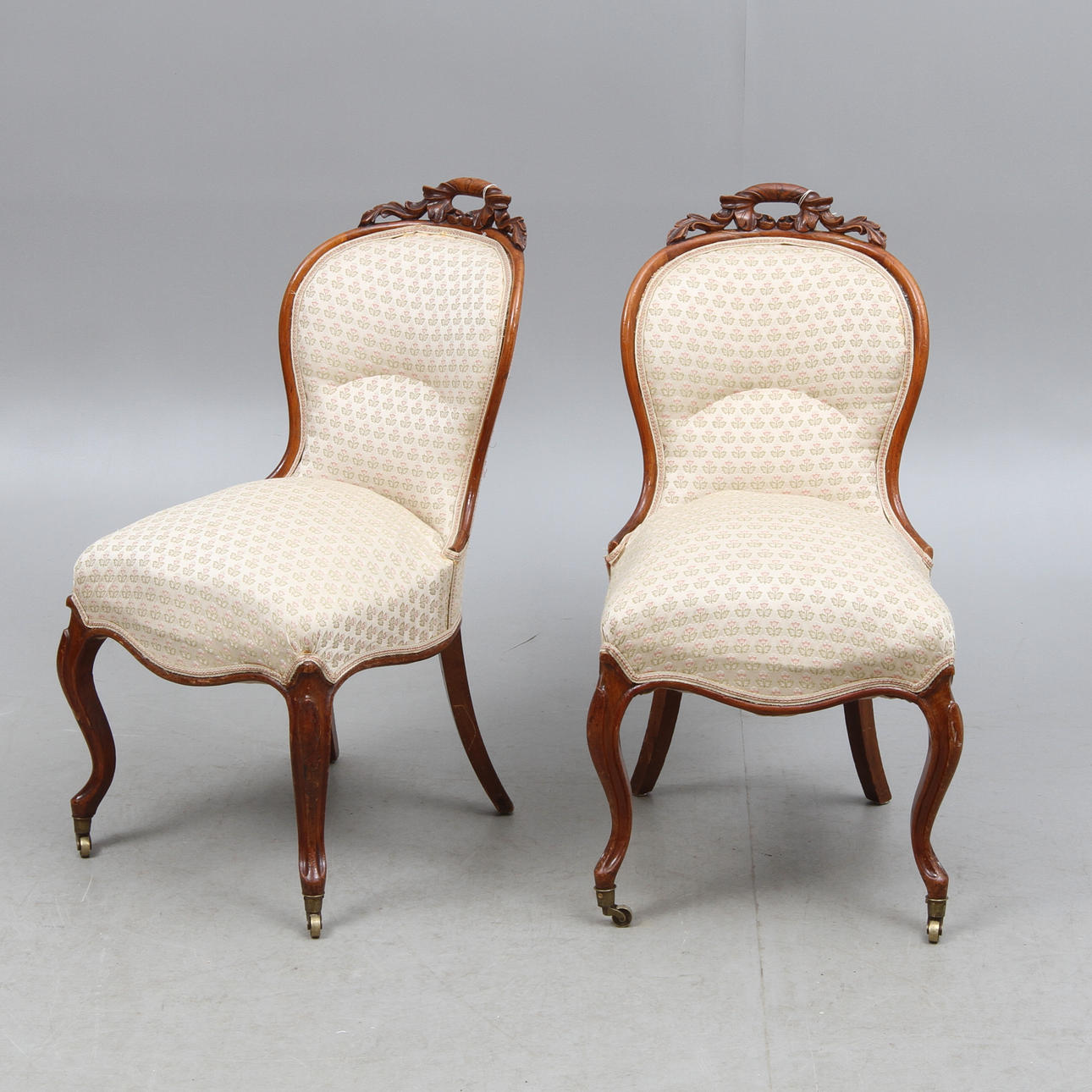 EMMAFÅTÖLJER, ett par, nyrokoko, 1800-talets slut.