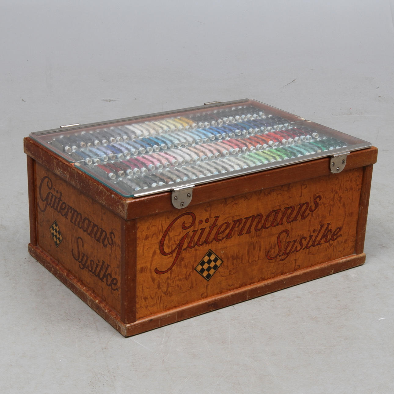 SYSILKELÅDA, Gütermanns Sysilke, 1900-talets första hälft.