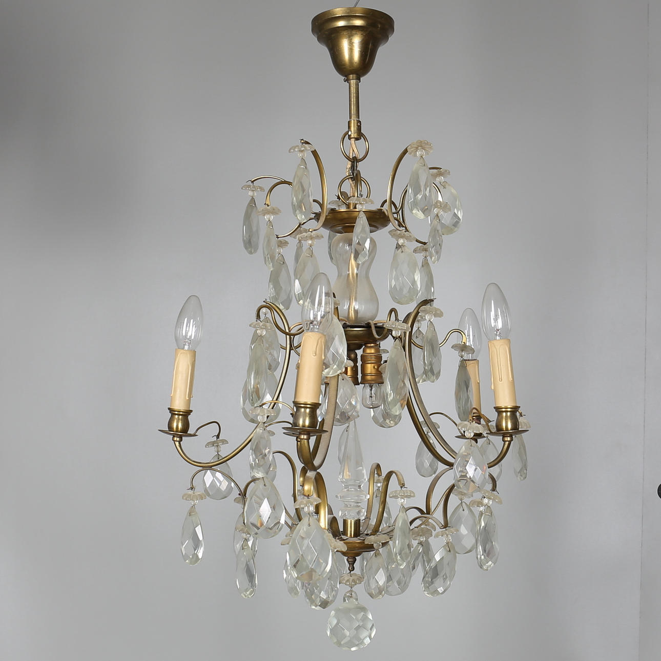 TAKARMATUR i kristall. Barock stilkopia. 1900-talets första hälft.