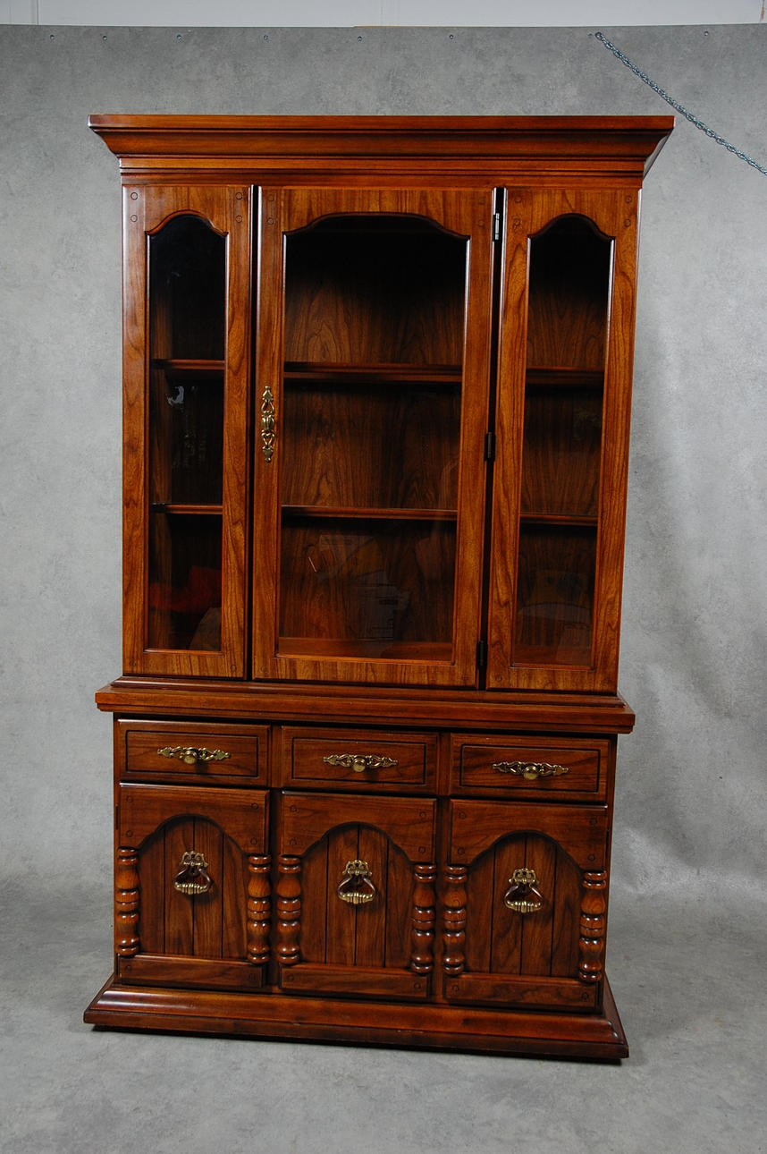 VITRINSKÅP, 1900-talets senare del.