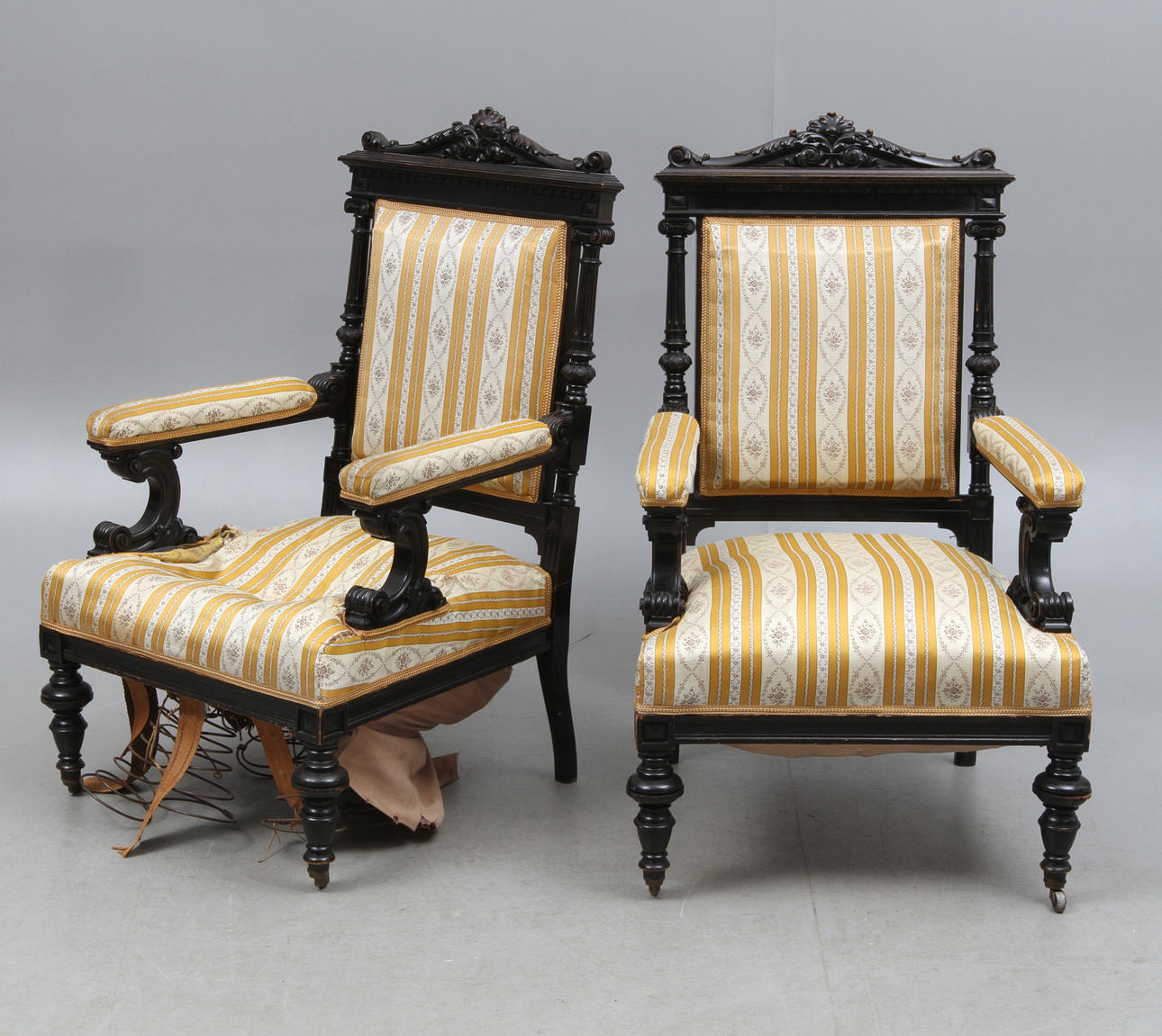 KARMFÅTÖLJER, ett par, nyrenässans, 1800-tal.