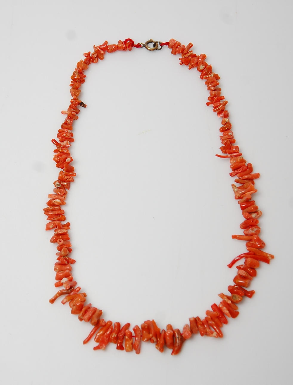 HALSBAND, corall, 1900-talets mitt.