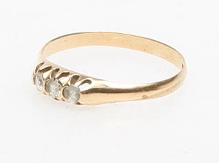 RING, 18k guld med stenar, vikt ca. 1,6 gram.