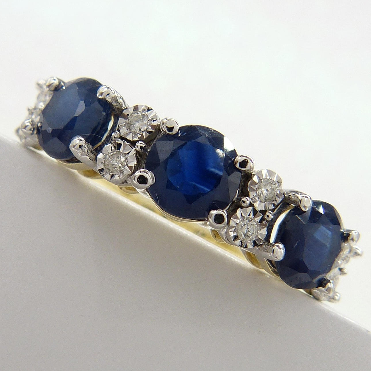 SAPPHIRE & DIAMOND 11-STONE RING.