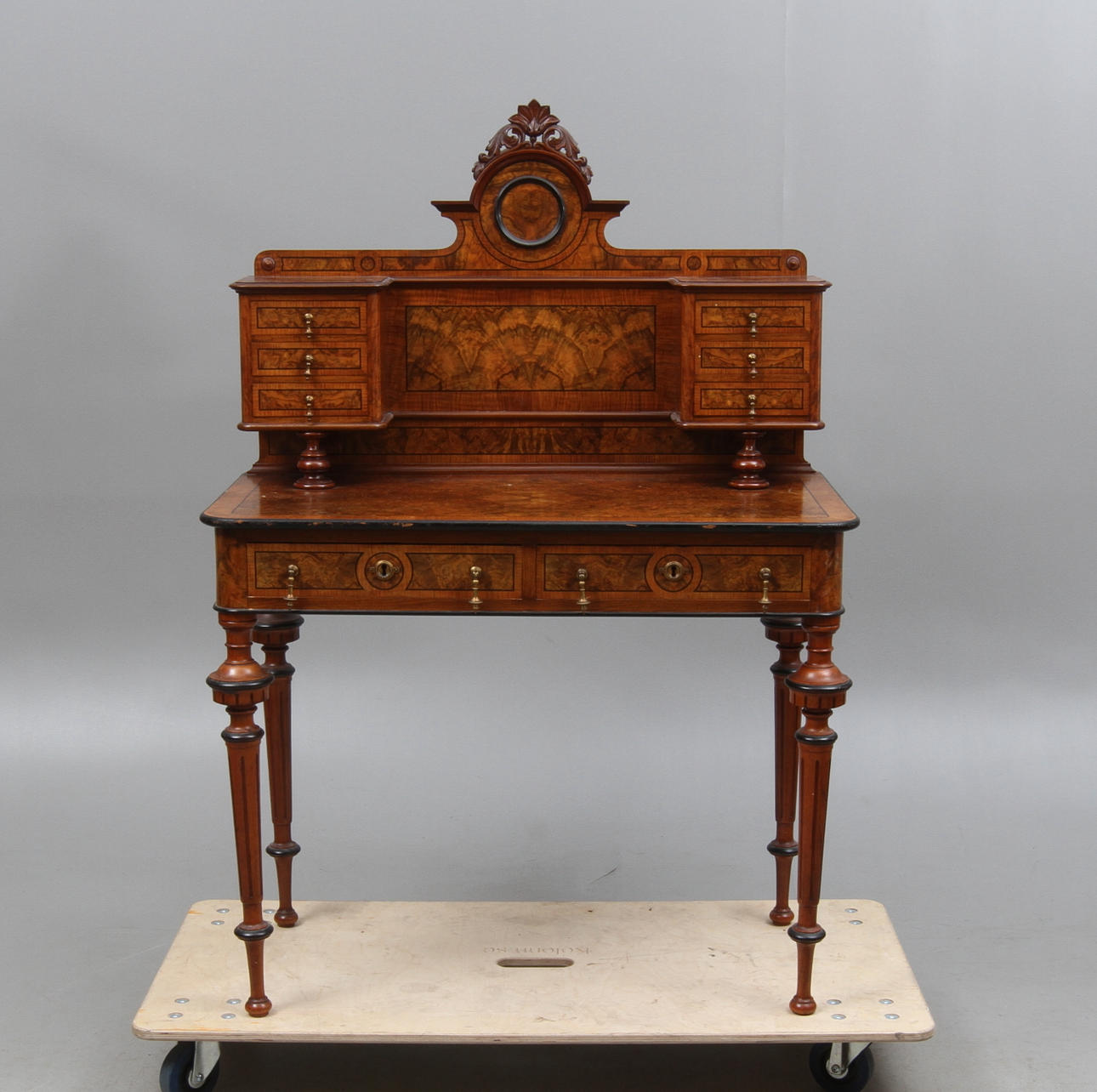 SKRIVBORD, nyrenässans, Hofstolemager C.B Hansen, Danmark, daterat i låda 1888.