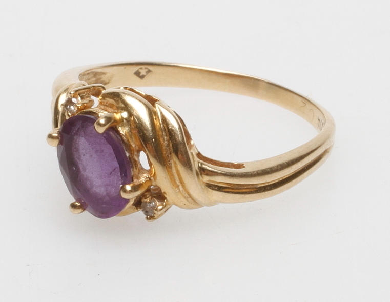 PRYDNADSRING, guld 18k med stenar, vikt totalt ca. 3,3 gram.