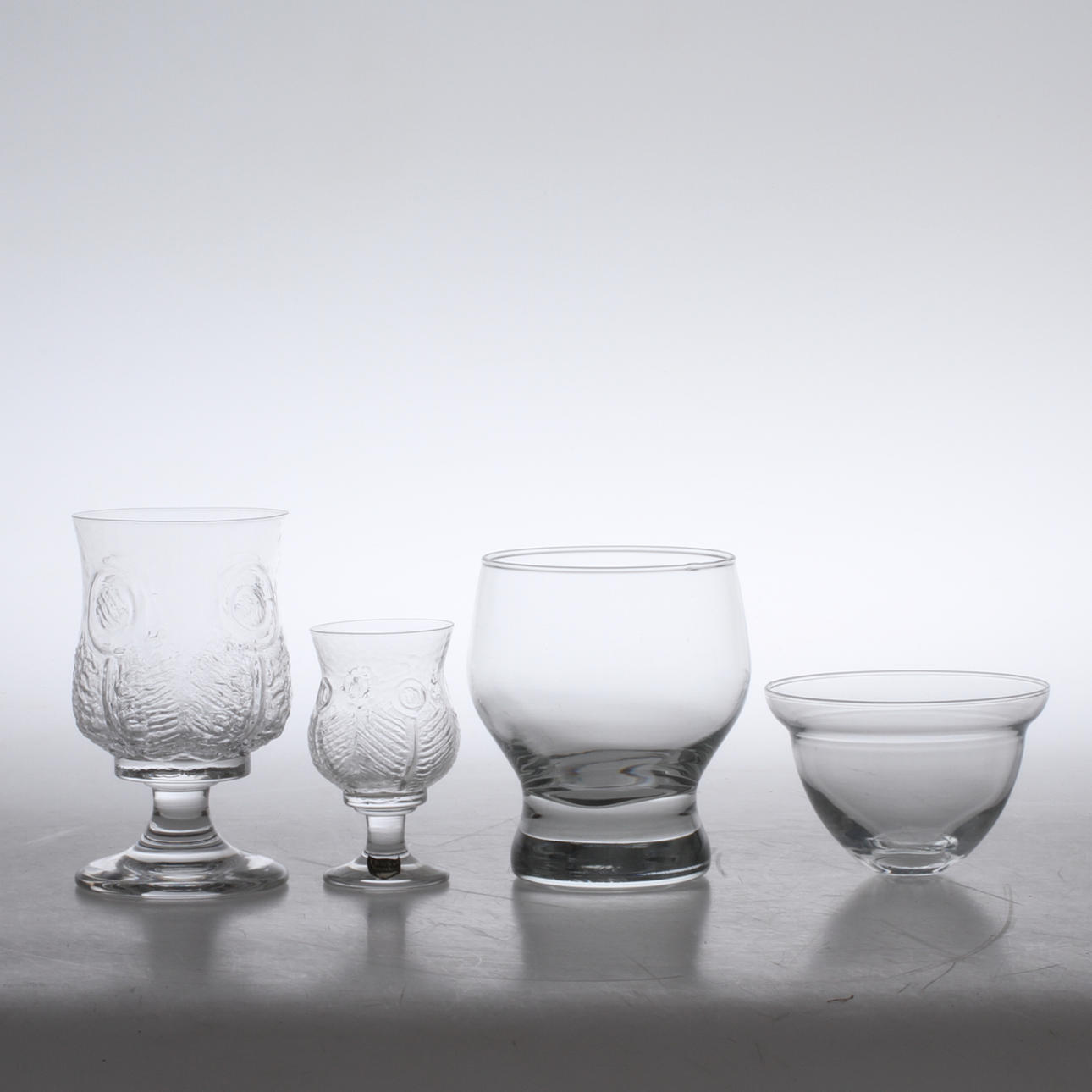 GLASSERVISDELAR, 19 delar, Bl a "Eden", Orrefors.