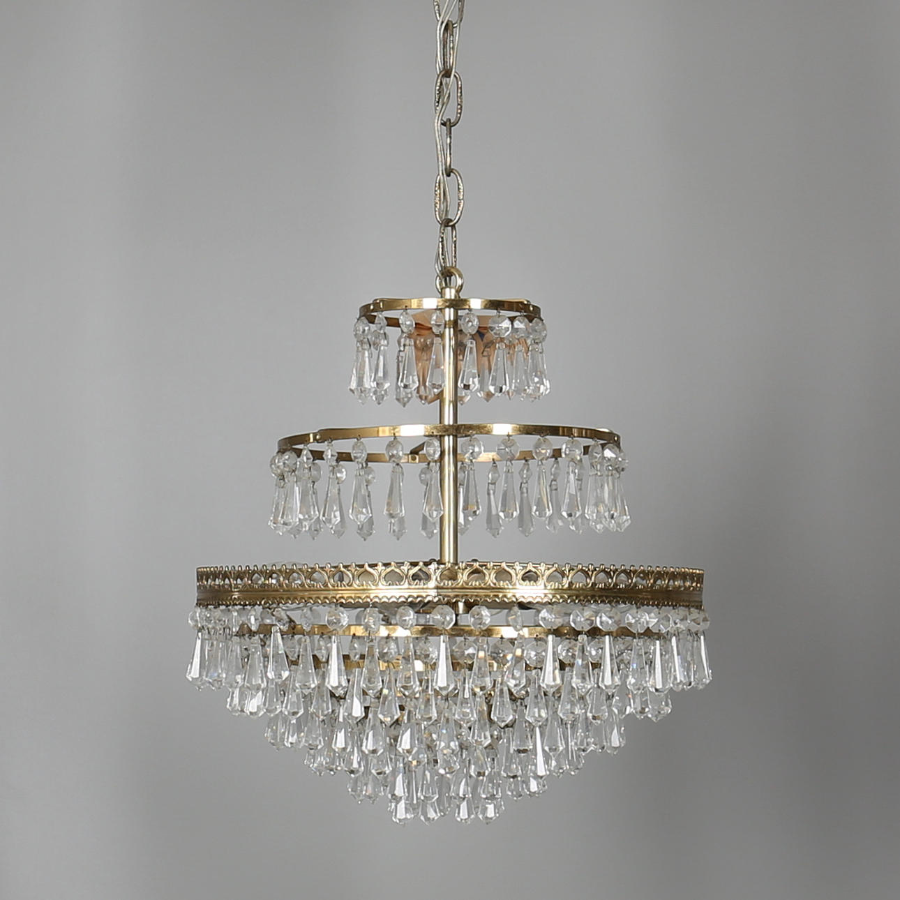 TAKARMATUR I kristall/mässing. 1900-talets senare hälft.