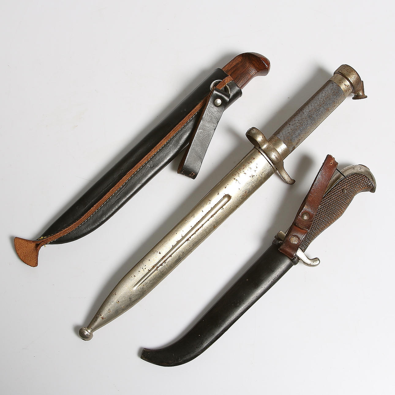 KNIVAR, 3 st, bl.a. Bajonett, modell 1896, märkt EJ AB.