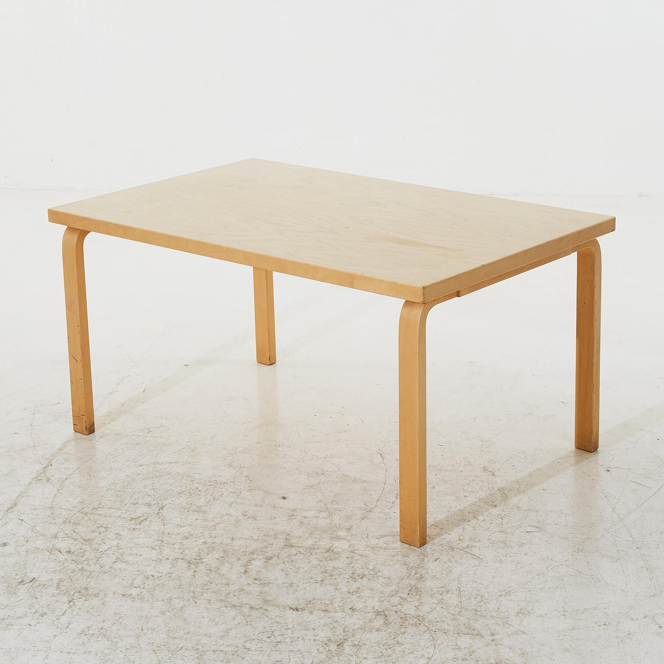 ALVAR AALTO. Soffbord, Artek.