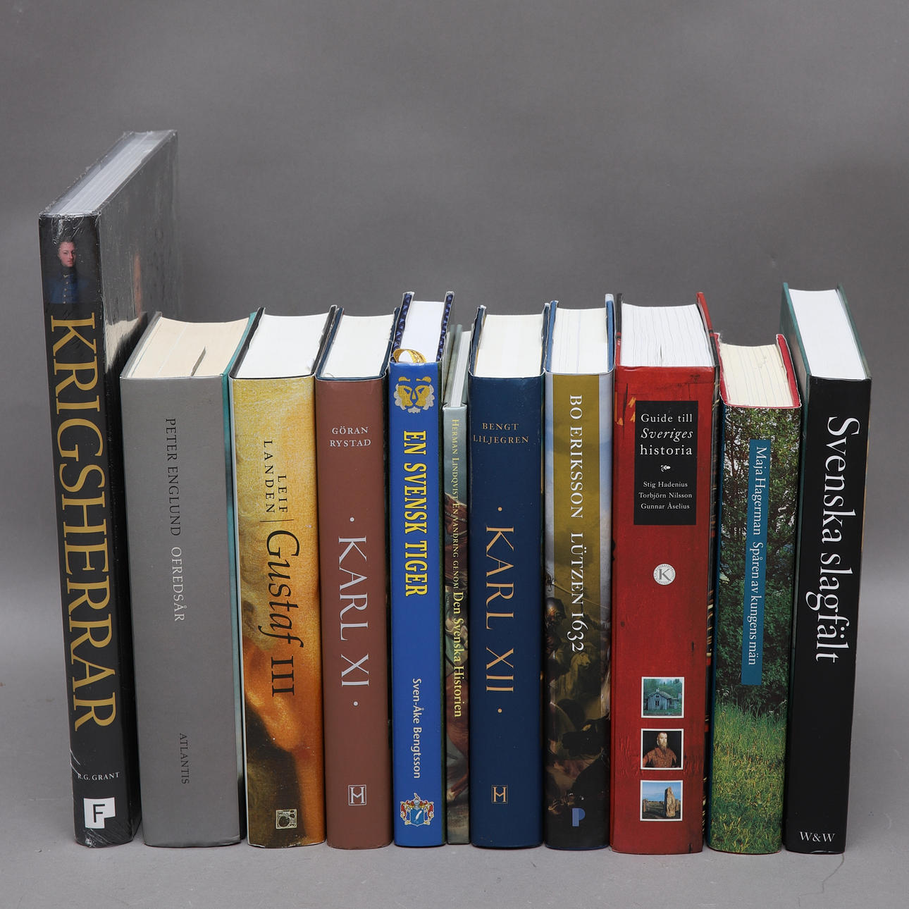 KIRJAT, 11 kpl, Kuninkaat ja sotahistoria.