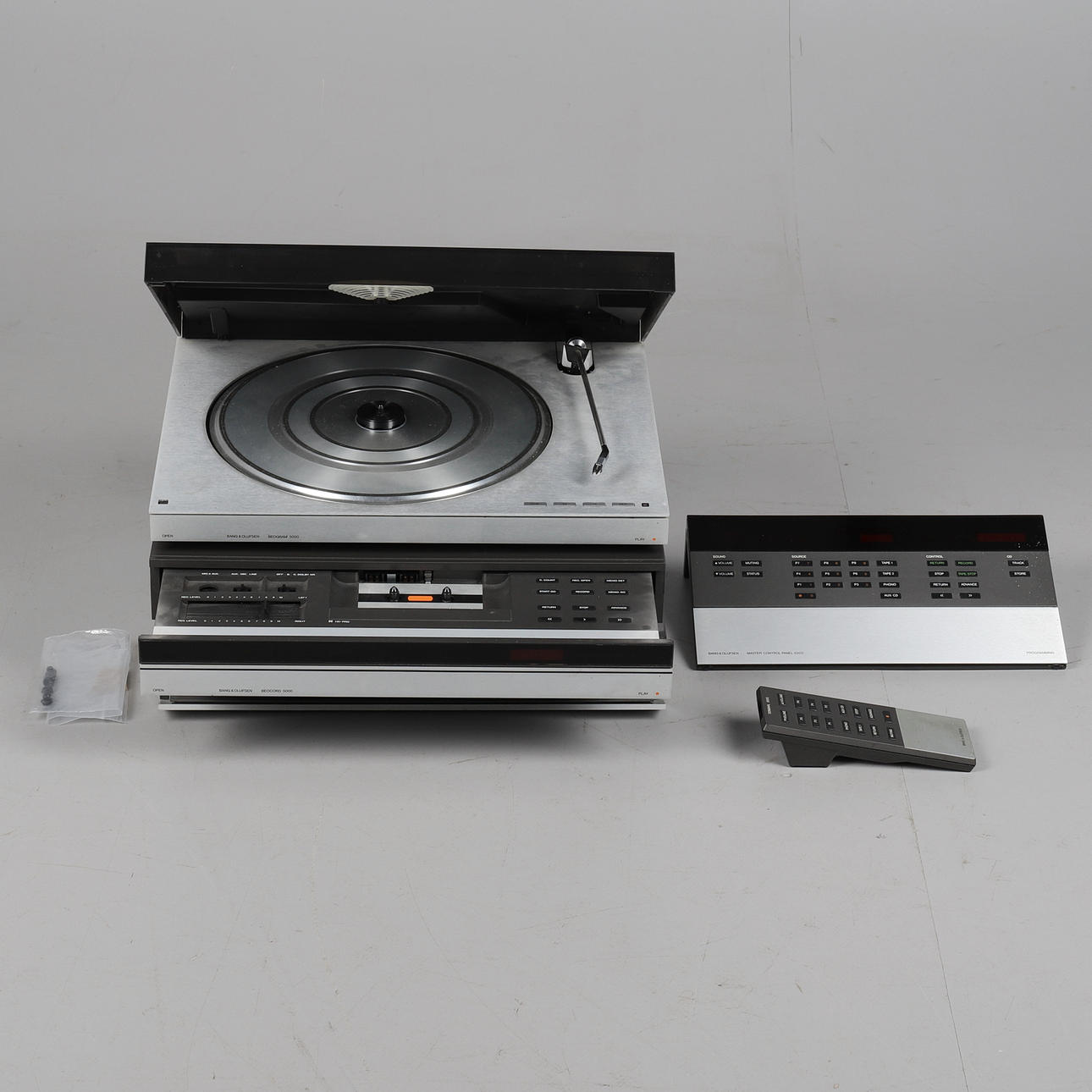 BANG & OLUFSEN BEOSYSTEM 5000 HI-FI.