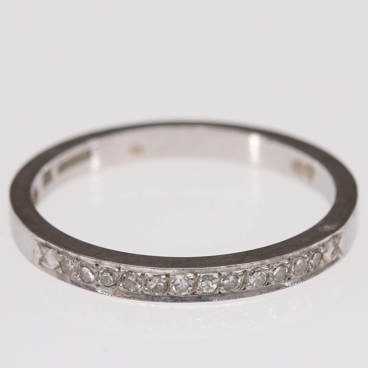 RING, 18k vitguld med diamanter, GD&C, Malmö.