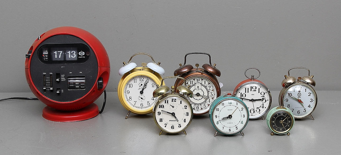 VÄCKARUR, 8 st, 1900-tal.