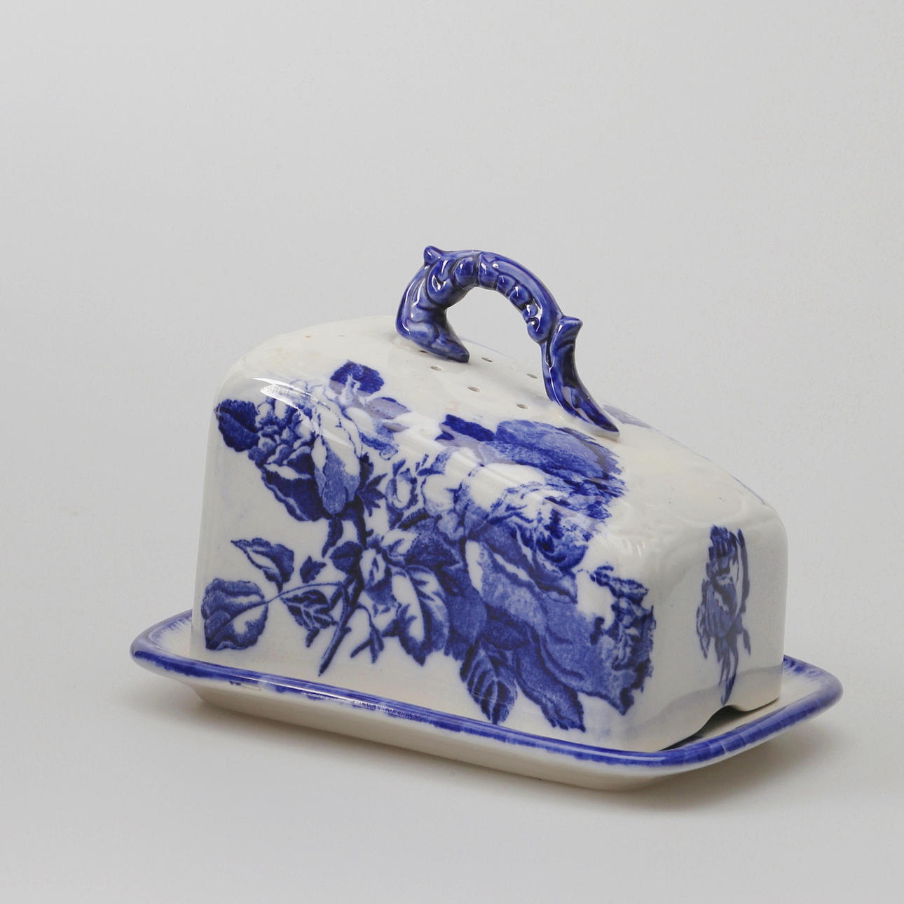 OSTKUPA i porslin, Victoria, Ironstone Staffordshire, England.