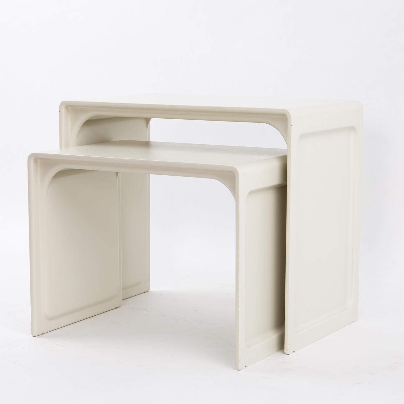 DIETER RAMS. Vitsœ, two nesting tables / side tables, model '621', plastic, 1st production, 1962 (2).