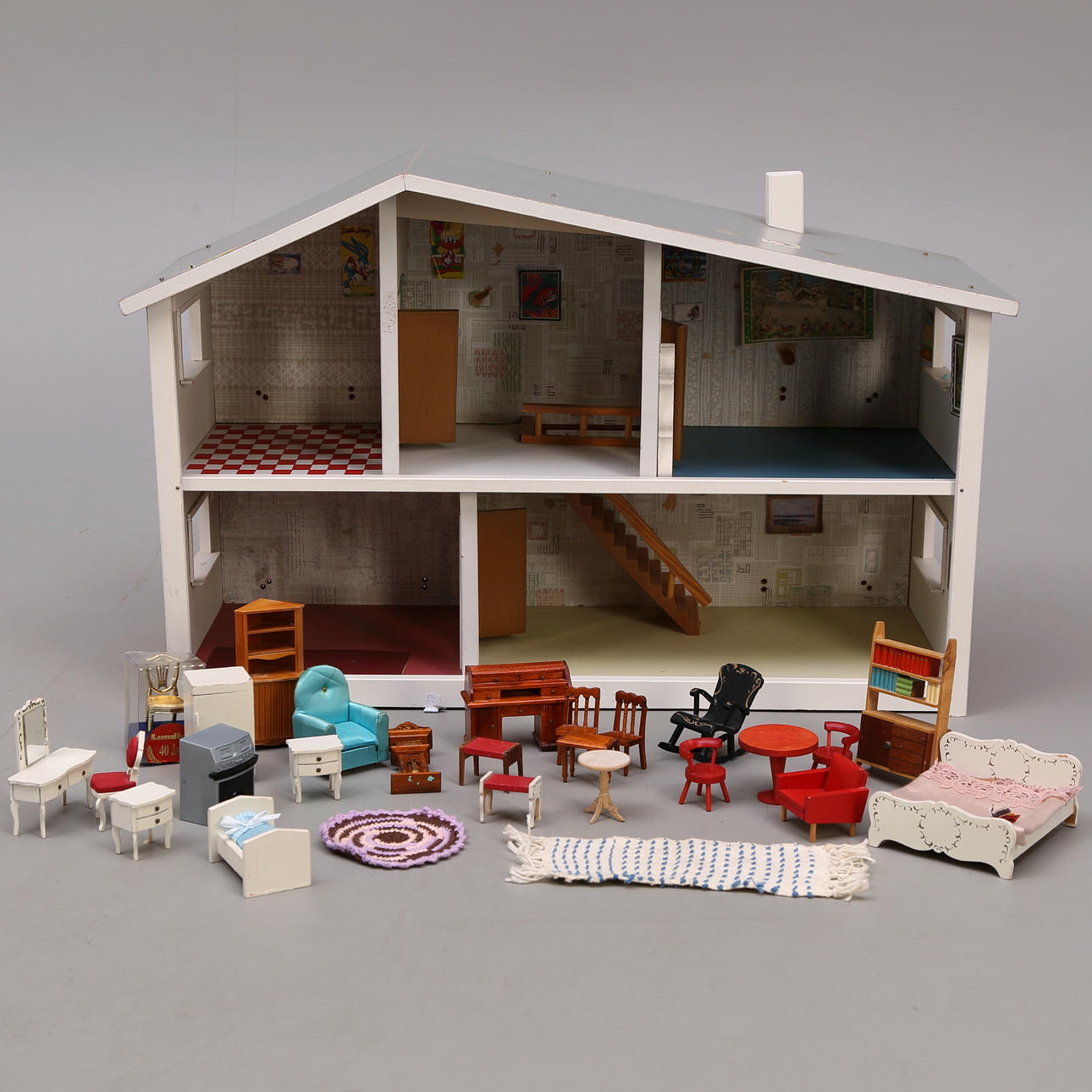 DOCKHUS, Micki, Gemla, med dockmöbler, bl a Lundby, 1900-talets andra hälft.