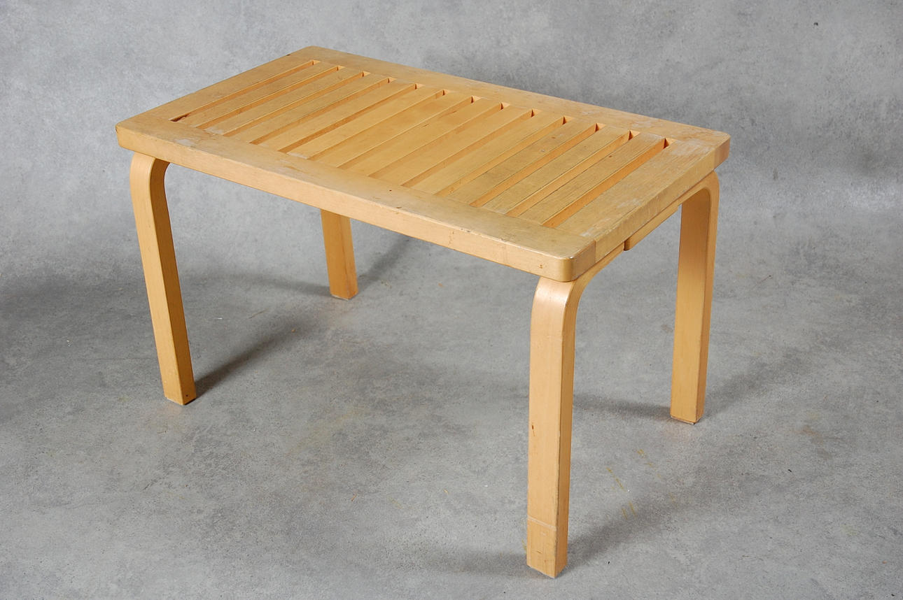 ALVAR AALTO. bänk, modell " 153 A ".