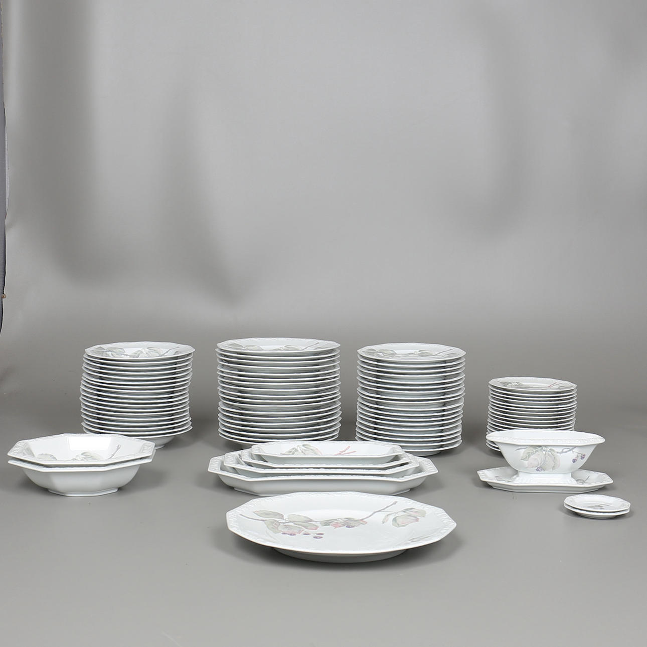 MATSERVISDELAR. 82 st. Classic Rose, Maria Björnbär, Rosenthal, Tyskland.