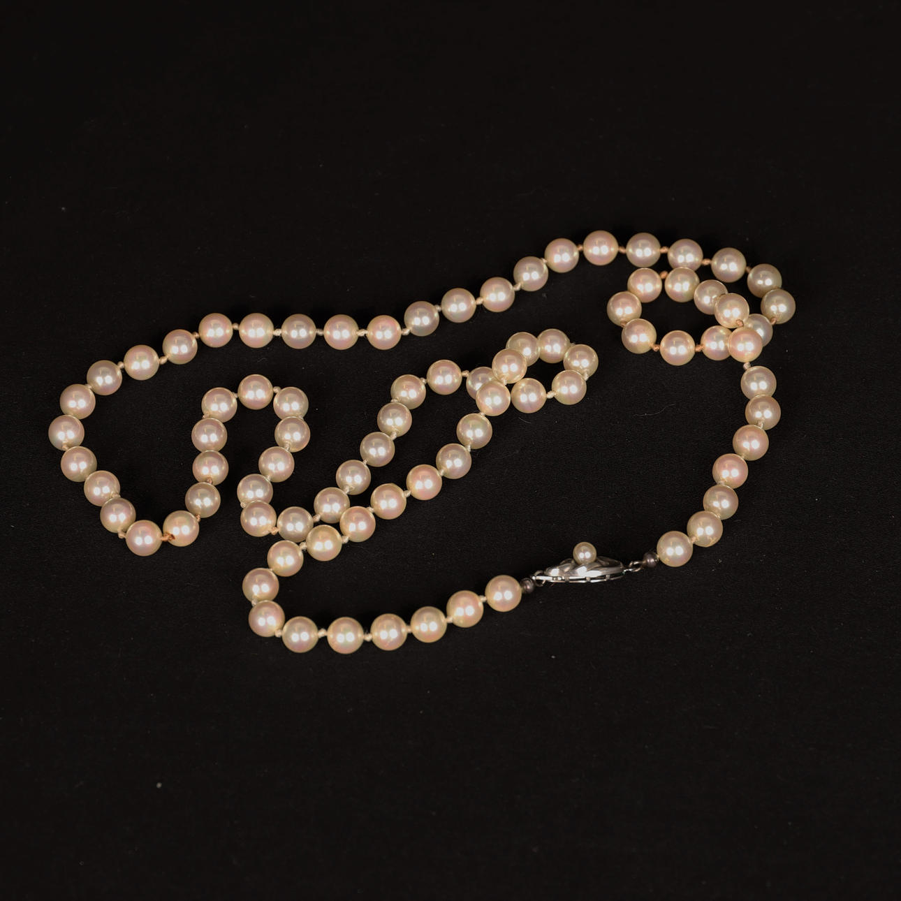 PÄRLCOLLIER, odlade pärlor.