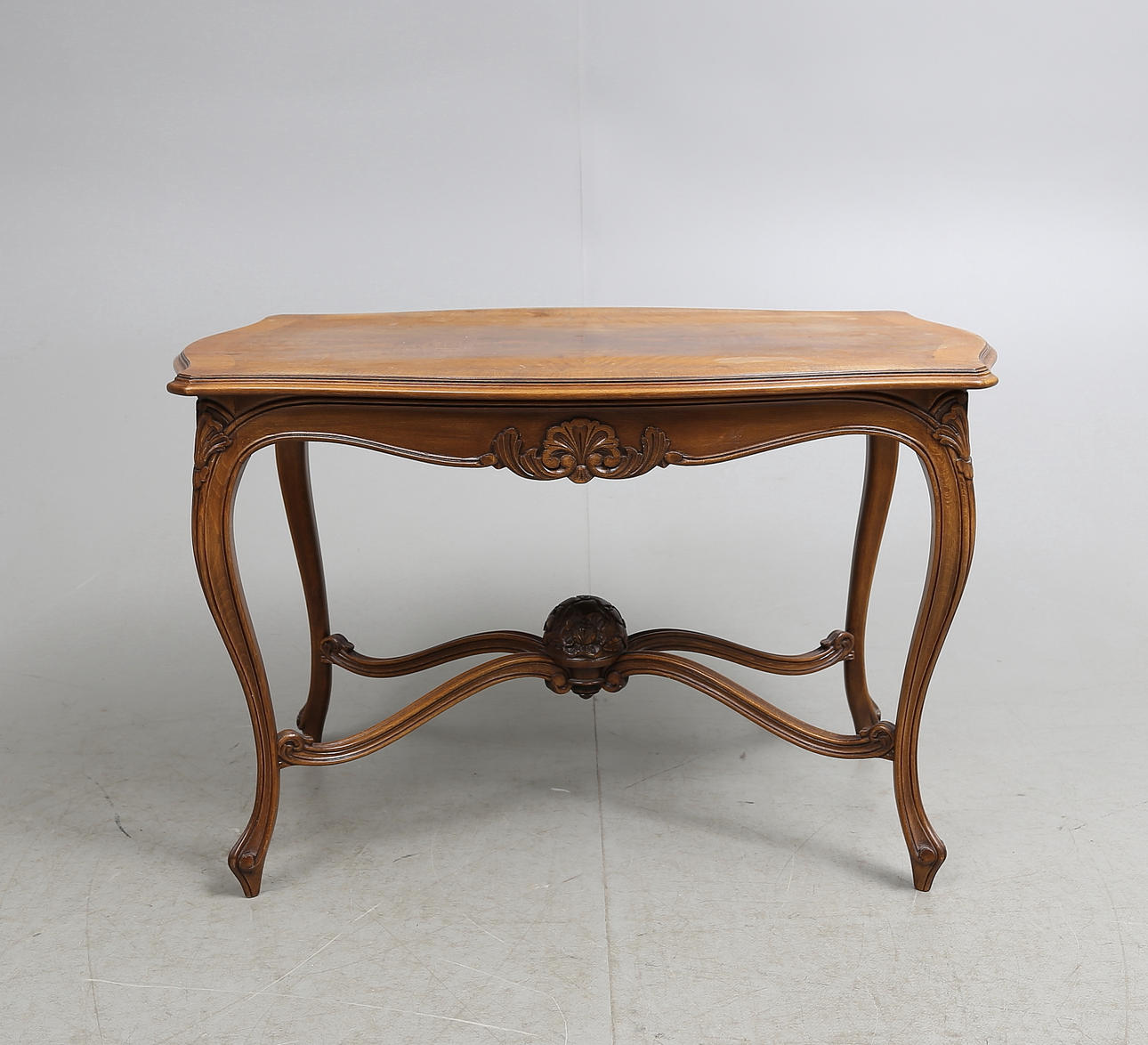 SALONGSBORD, rokokostil, 1900-talets andra hälft.