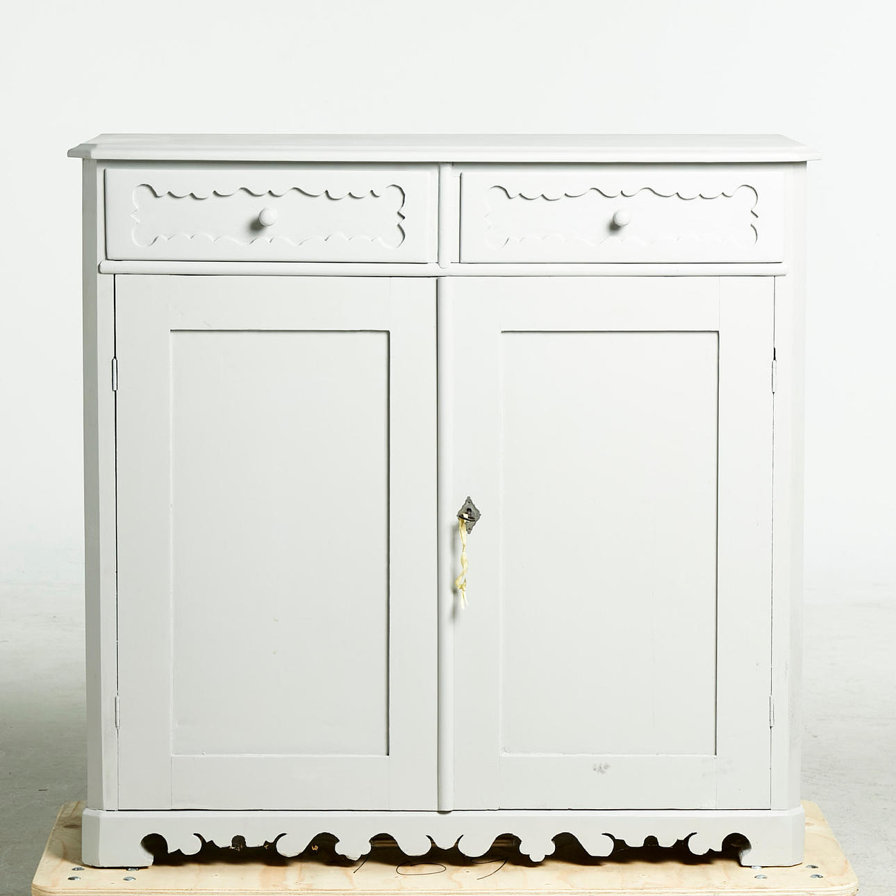 SIDEBOARD, 19th/20th century, Gotland, pine frame, painted in gray.
