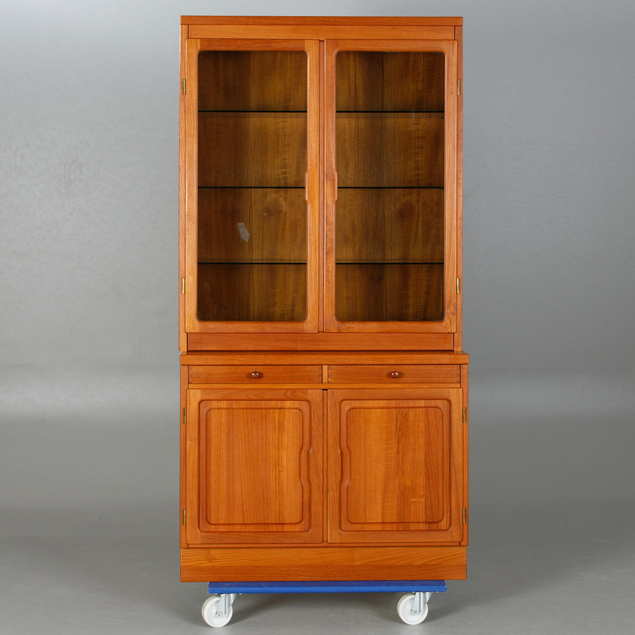 Vitrine. Teak.