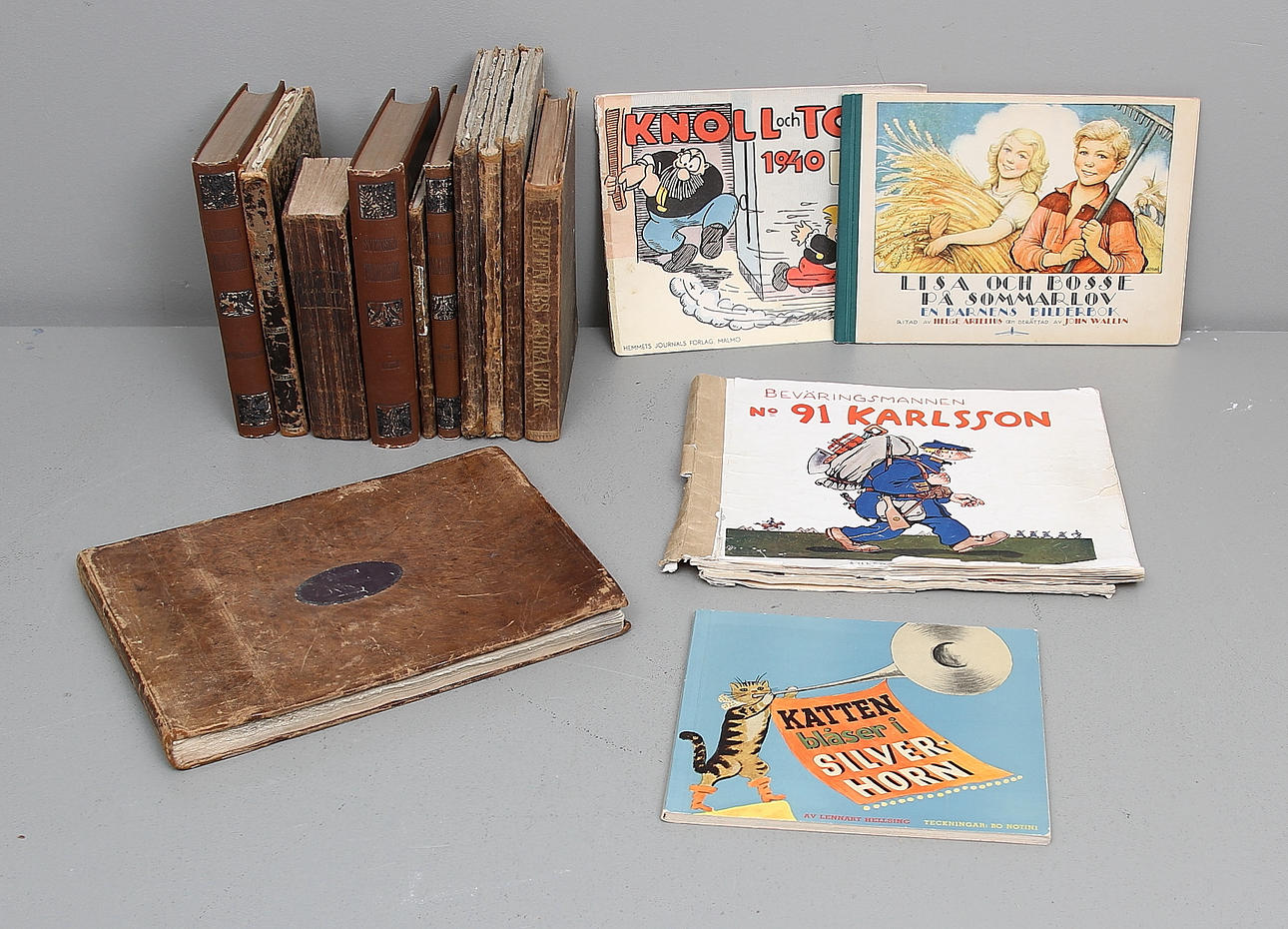 BÖCKER och TIDNINGAR, 1800-1900-tal.