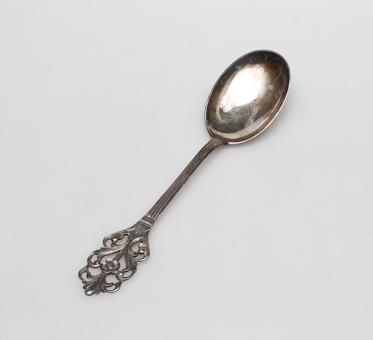 SERVERINGSSKED, silver, Thorvald Marthinsen, Tonsberg, Norge, vikt ca. 71,2 gram.