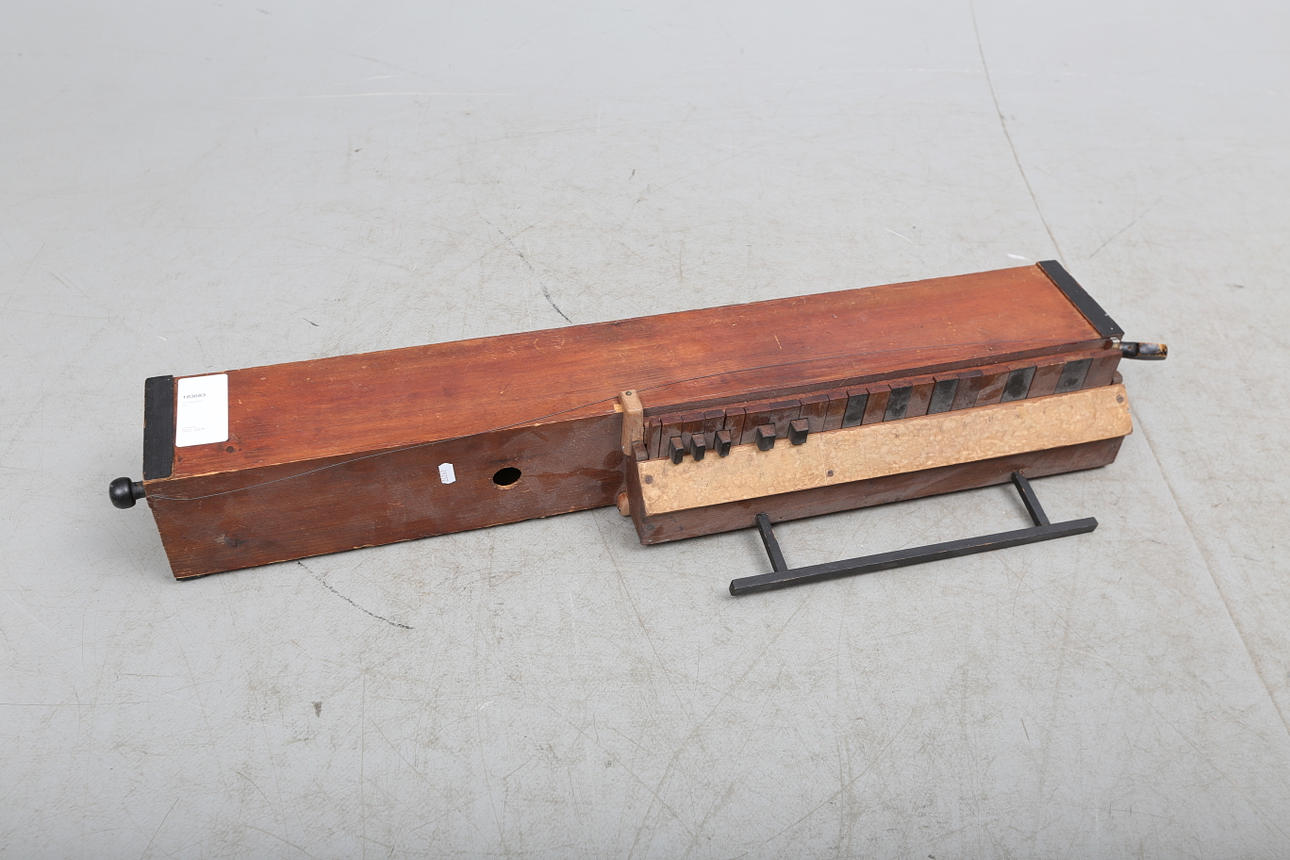 MUSIKINSTRUMENT, trä.