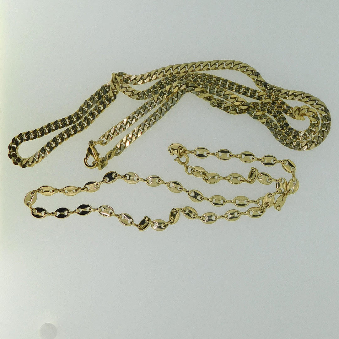 TVÅ GULDPLÄTERADE HALSBAND.