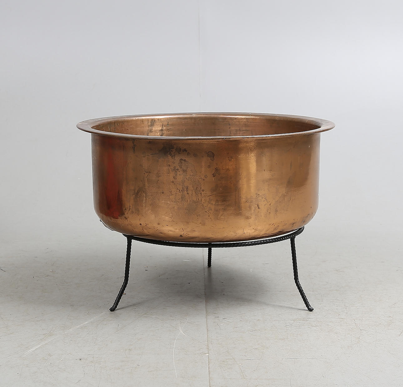 KOPPARBASE med smideställning.