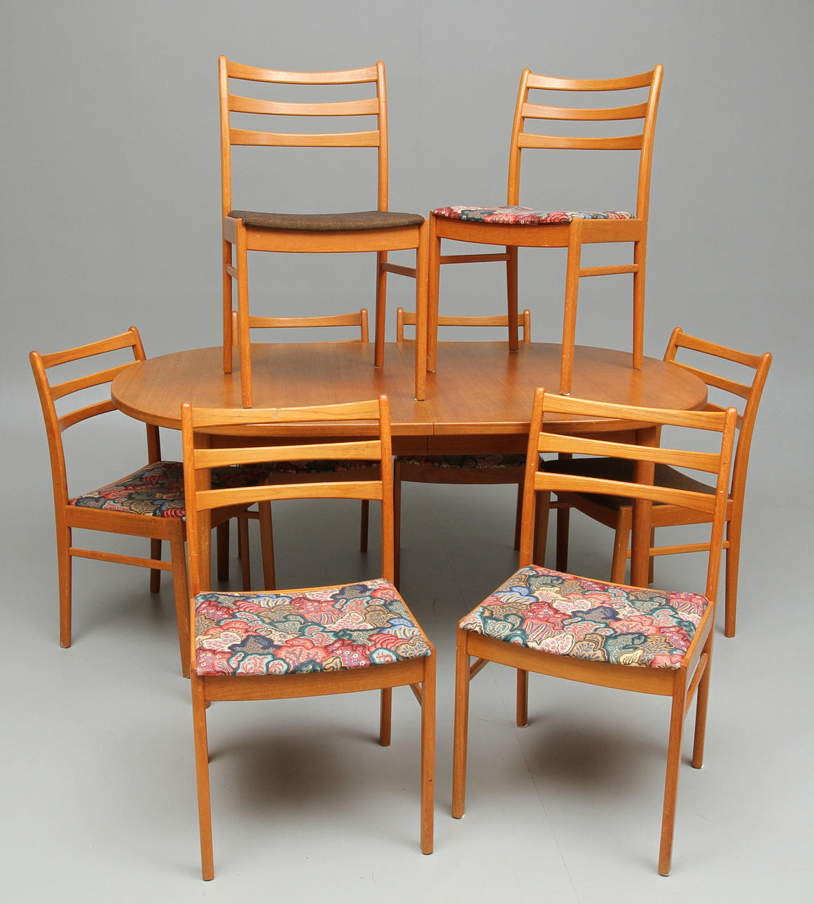 MATSALSGRUPP, 9 delar, Design Nils Jonsson "OVE" för Troeds Bra Bohag,1900-talets senare del.