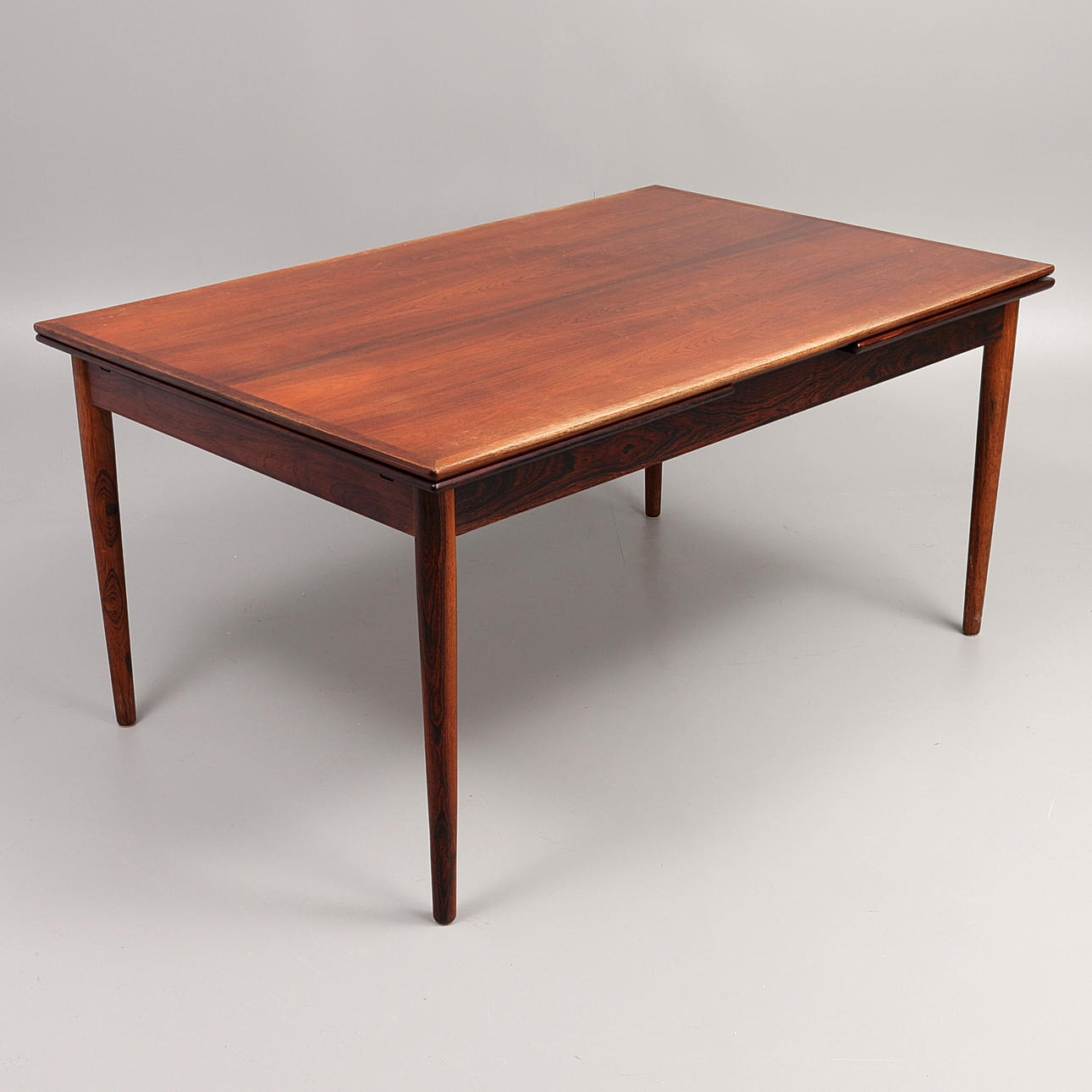 HORNSLET MØBELFABRIK, matbord, palisander, märkt.