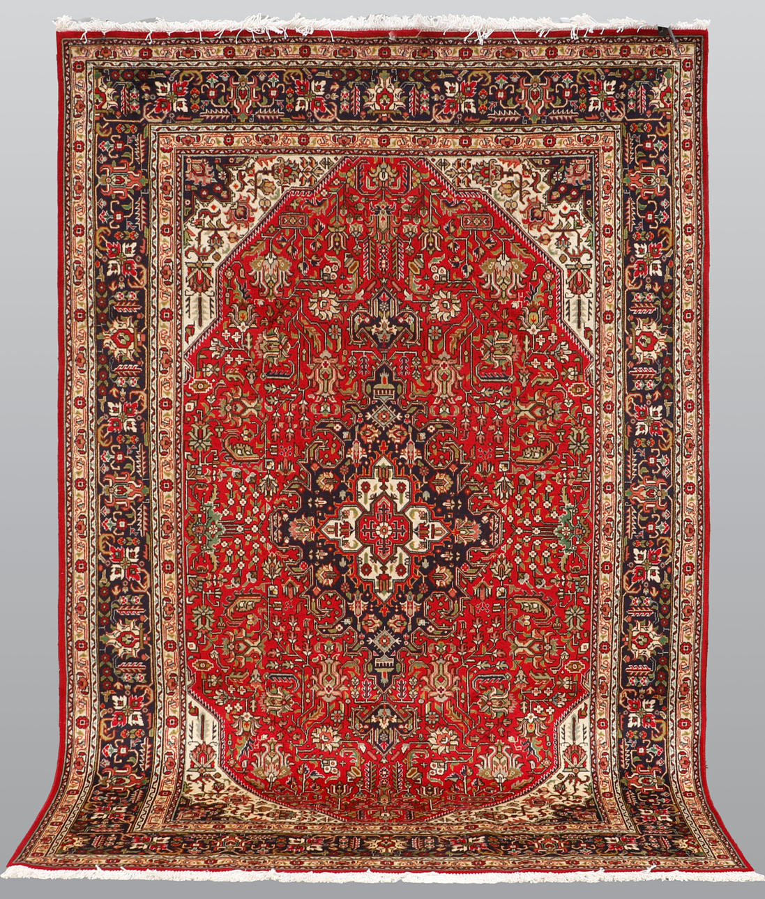 MATTA, peligro, täbriz. Aproximadamente 300 x 200 cm.